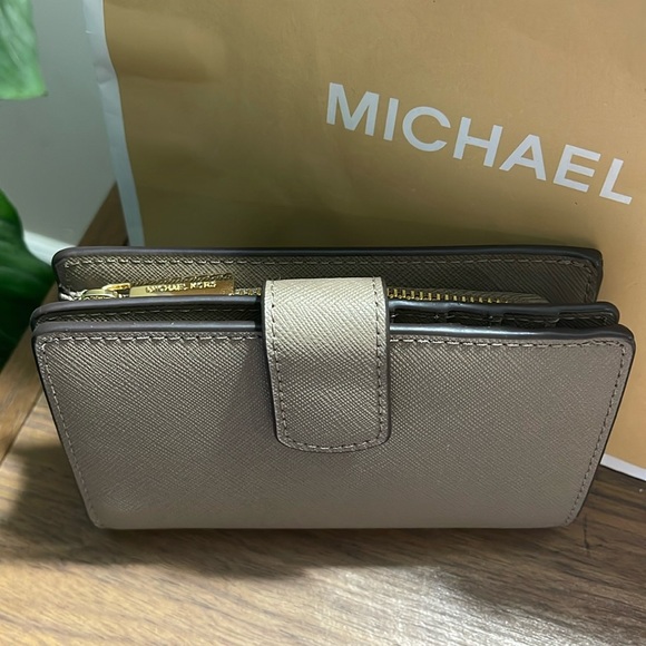 Michael Kors Medium Saffiano Leather Wallet - Picture 4 of 6